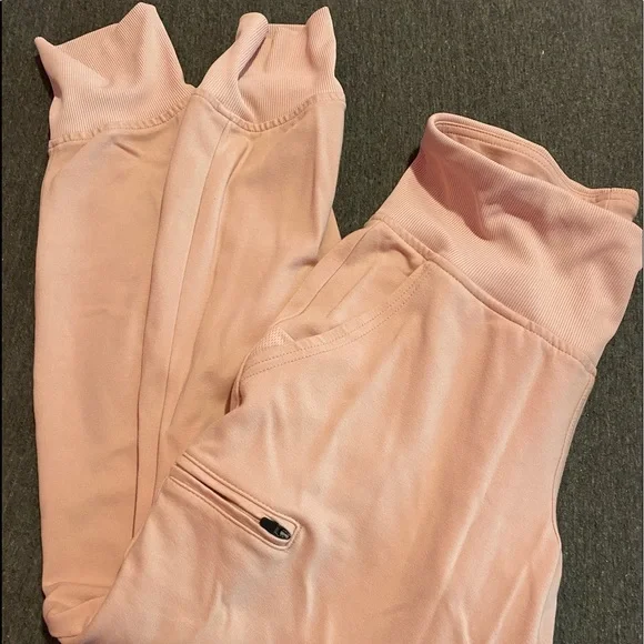 SCRUBS - Picture 7 of 16